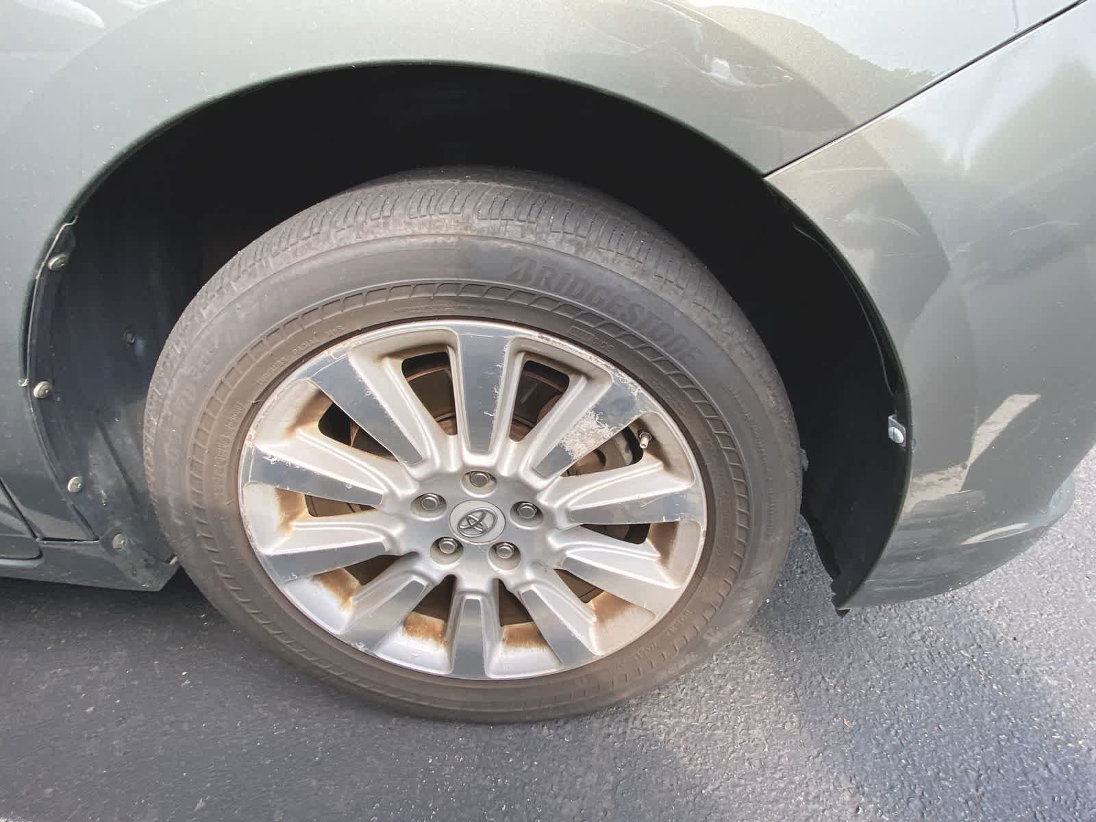 Thumbnail: 2011 Toyota Sienna - 4