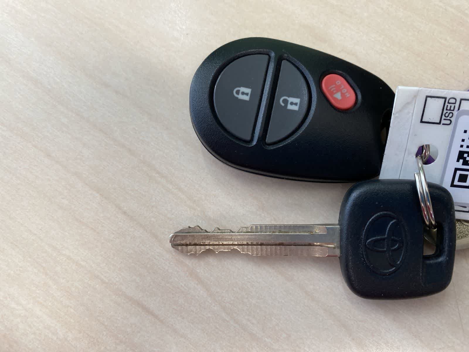 Thumbnail: 2013 Toyota Sienna - 38