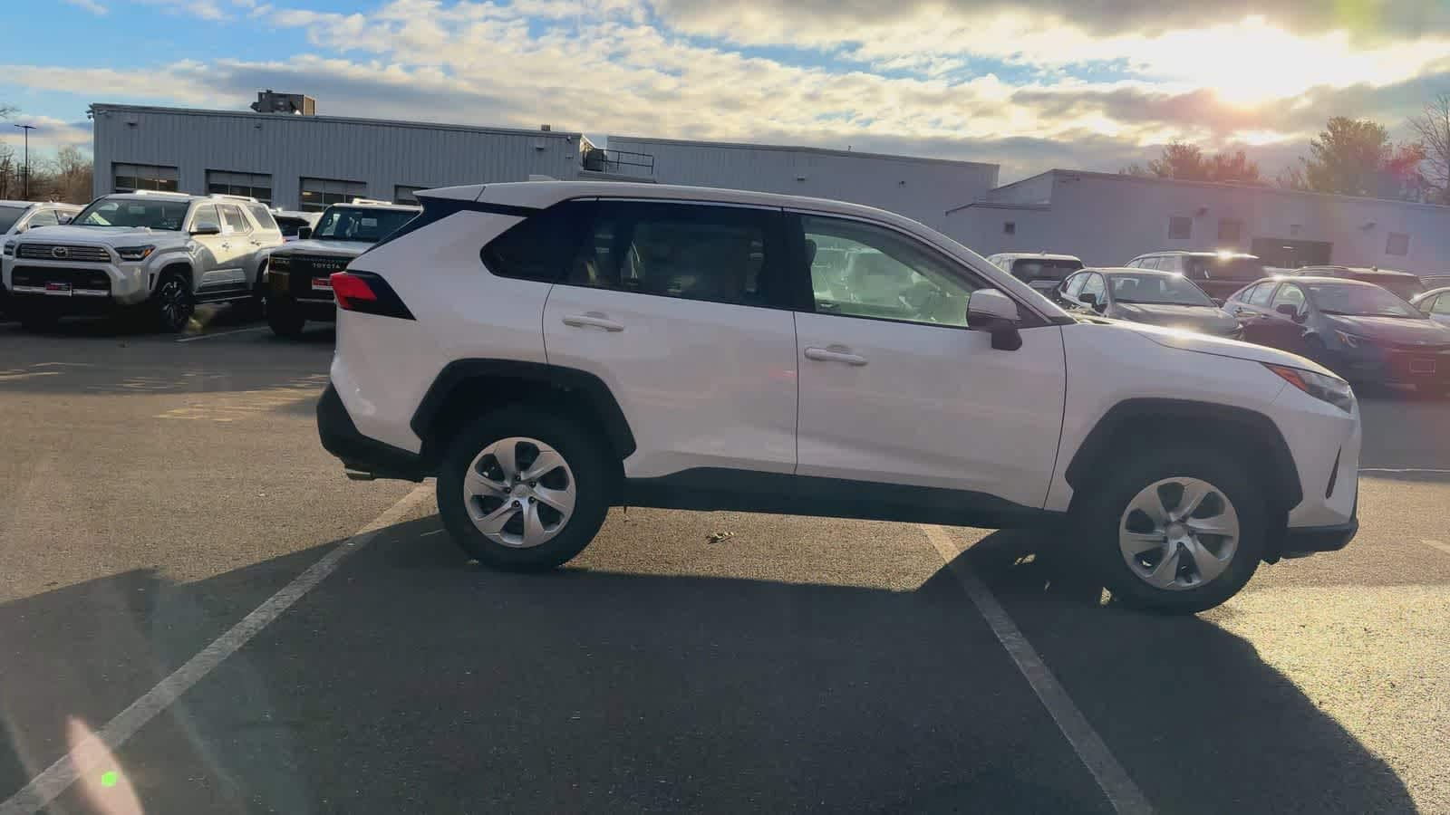 Thumbnail: 2025 Toyota RAV4 - 9