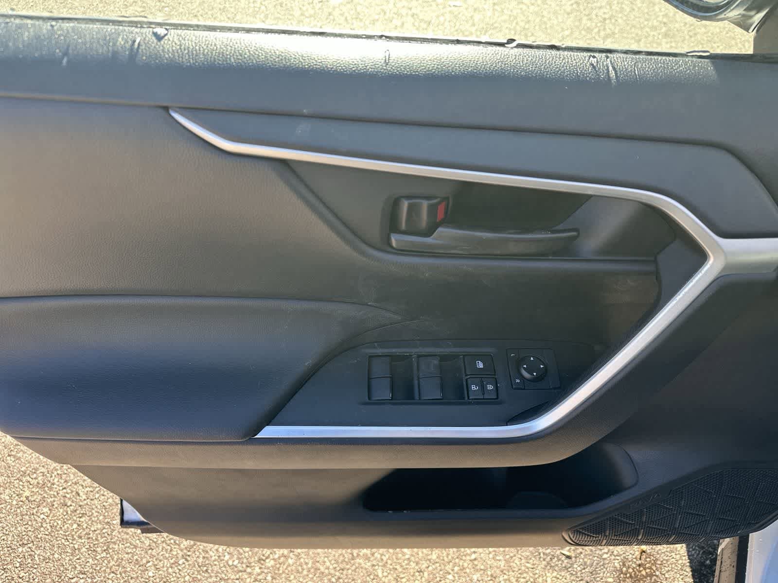 Thumbnail: 2025 Toyota RAV4 - 20