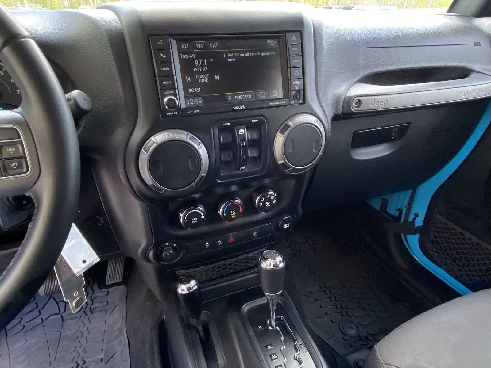 Thumbnail: 2017 Jeep Wrangler - 36