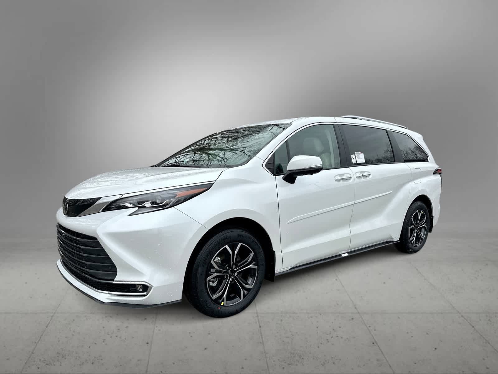 2026 Toyota Sienna Platinum's photo