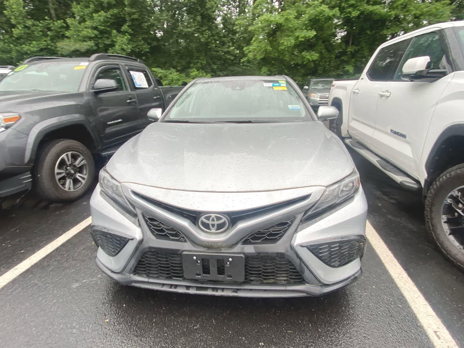2022 Toyota Camry SE 2