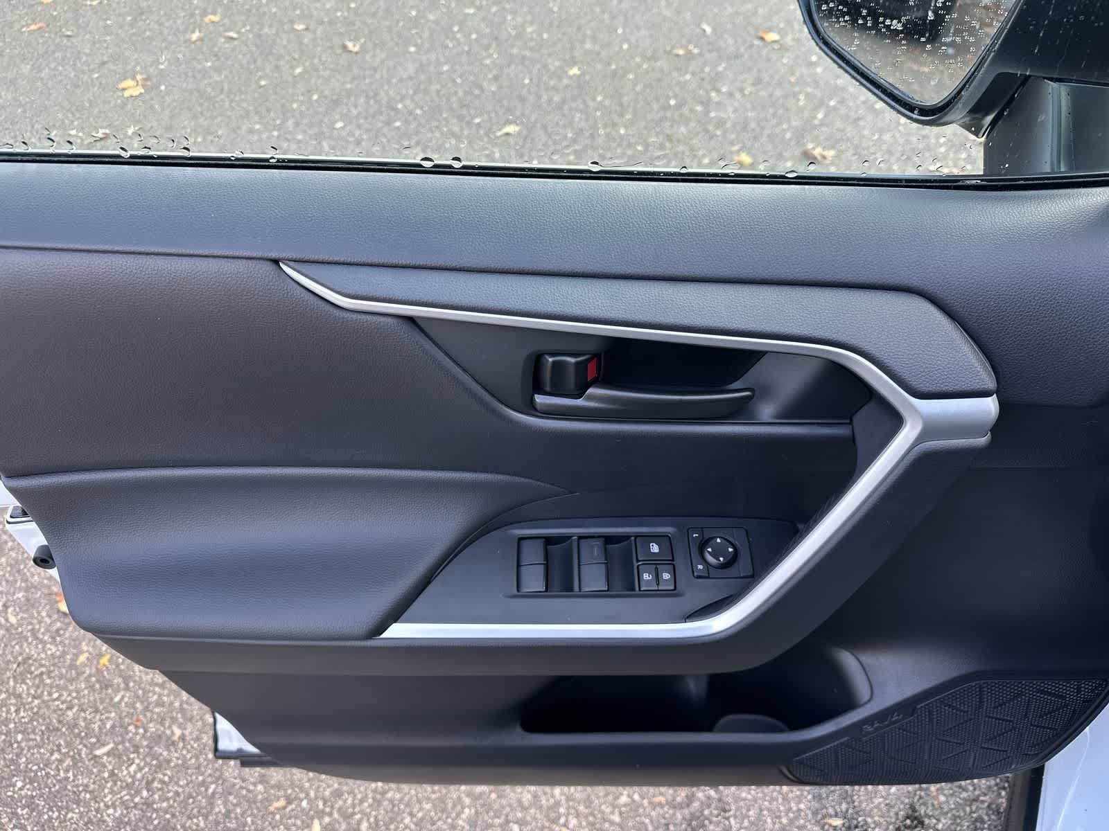 Thumbnail: 2025 Toyota RAV4 - 18