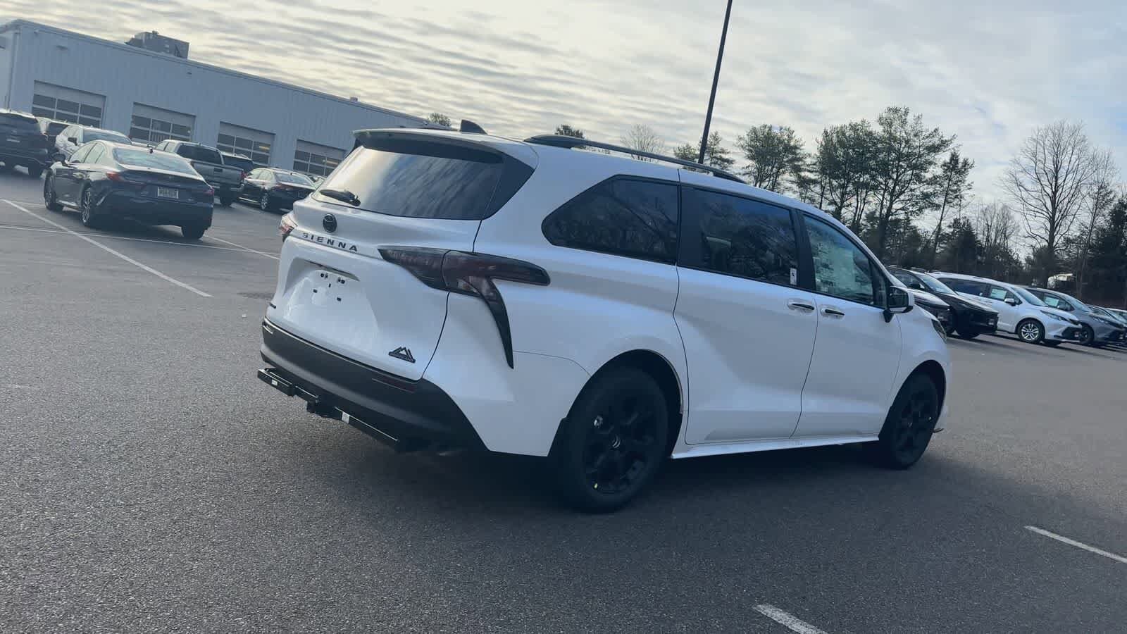 Thumbnail: 2026 Toyota Sienna - 8