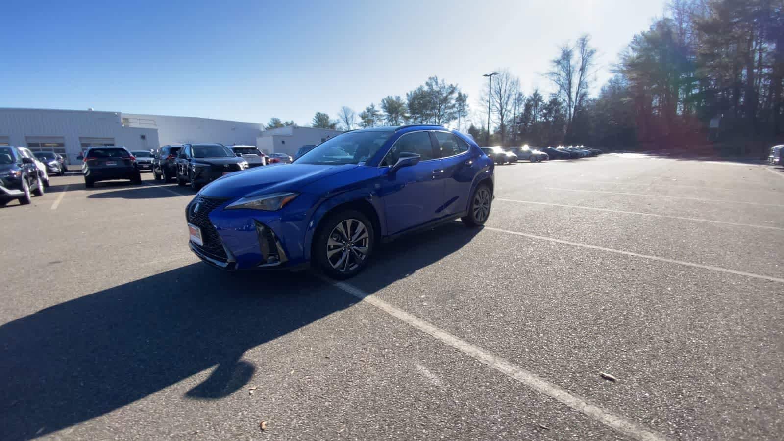 Thumbnail: 2023 Lexus UX - 9