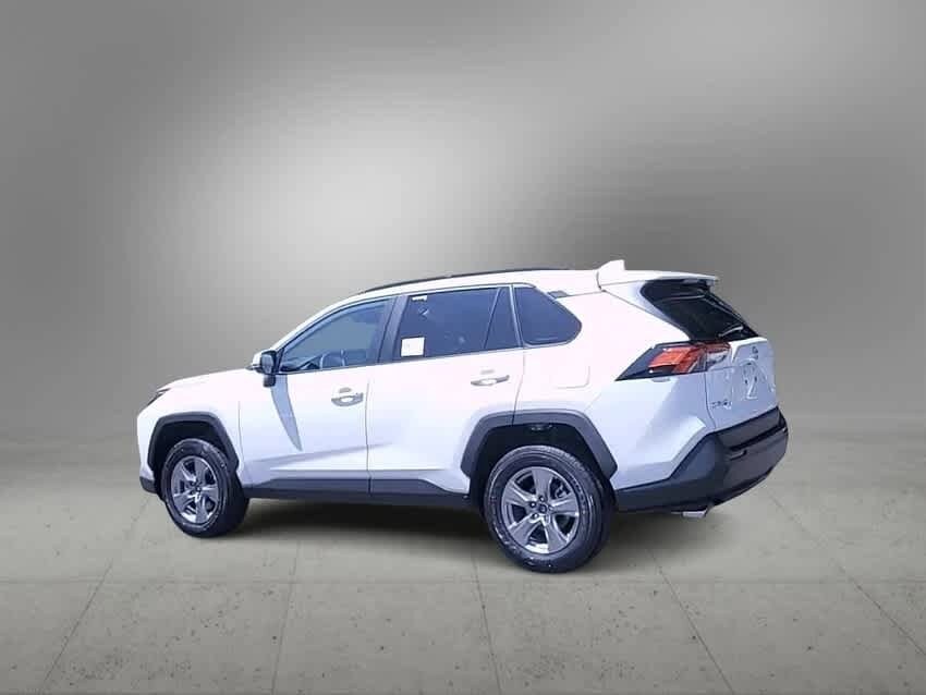 2025 Toyota RAV4 XLE 6