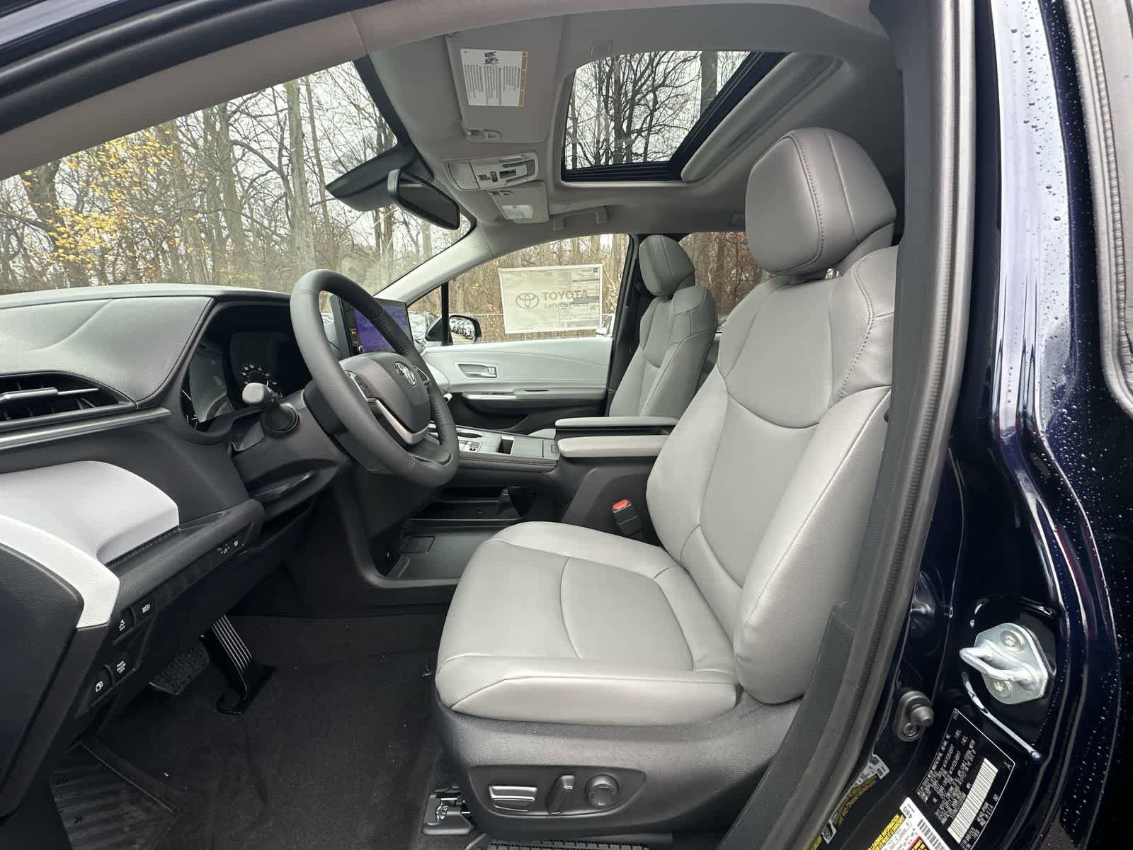 Thumbnail: 2026 Toyota Sienna - 34