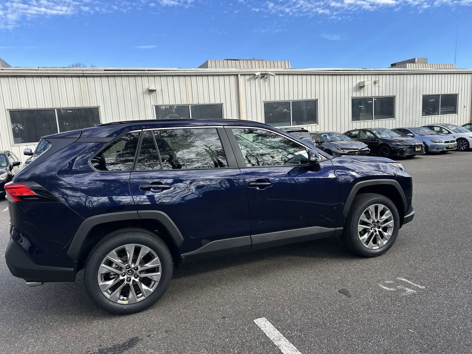 Thumbnail: 2025 Toyota RAV4 - 10