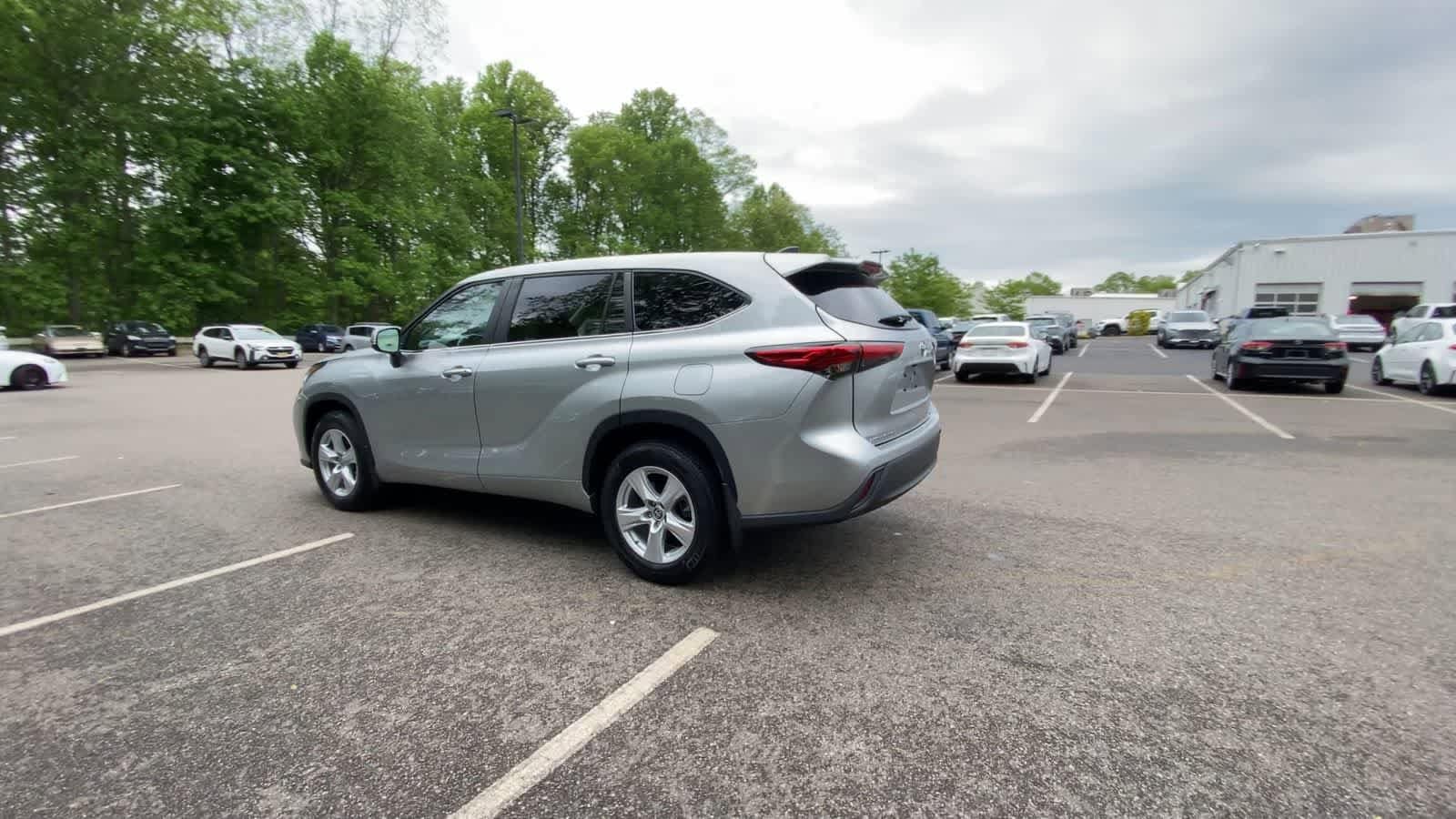 Thumbnail: 2023 Toyota Highlander - 5