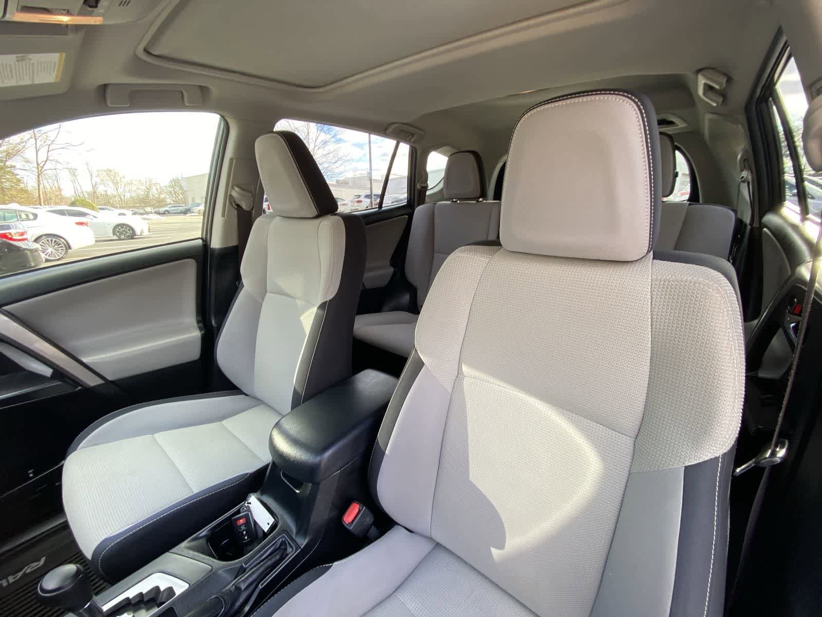 Thumbnail: 2016 Toyota RAV4 - 21