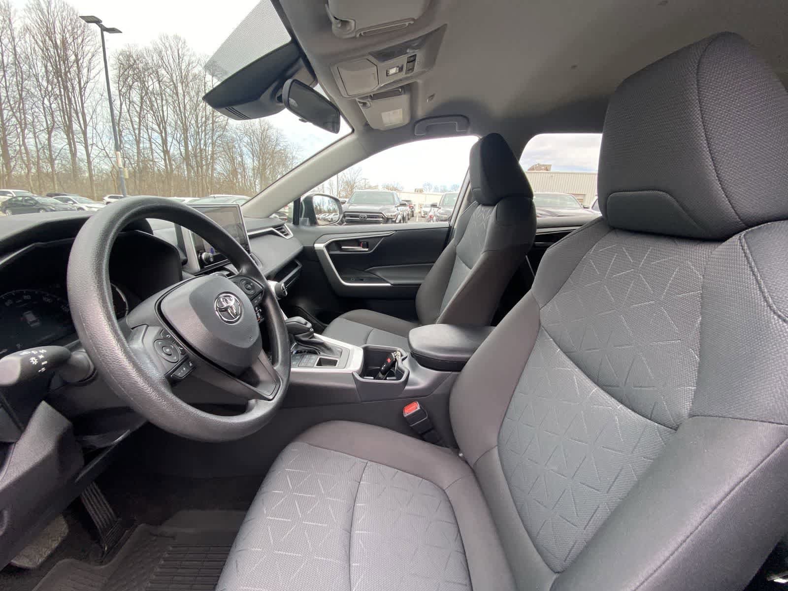 Thumbnail: 2025 Toyota RAV4 - 28