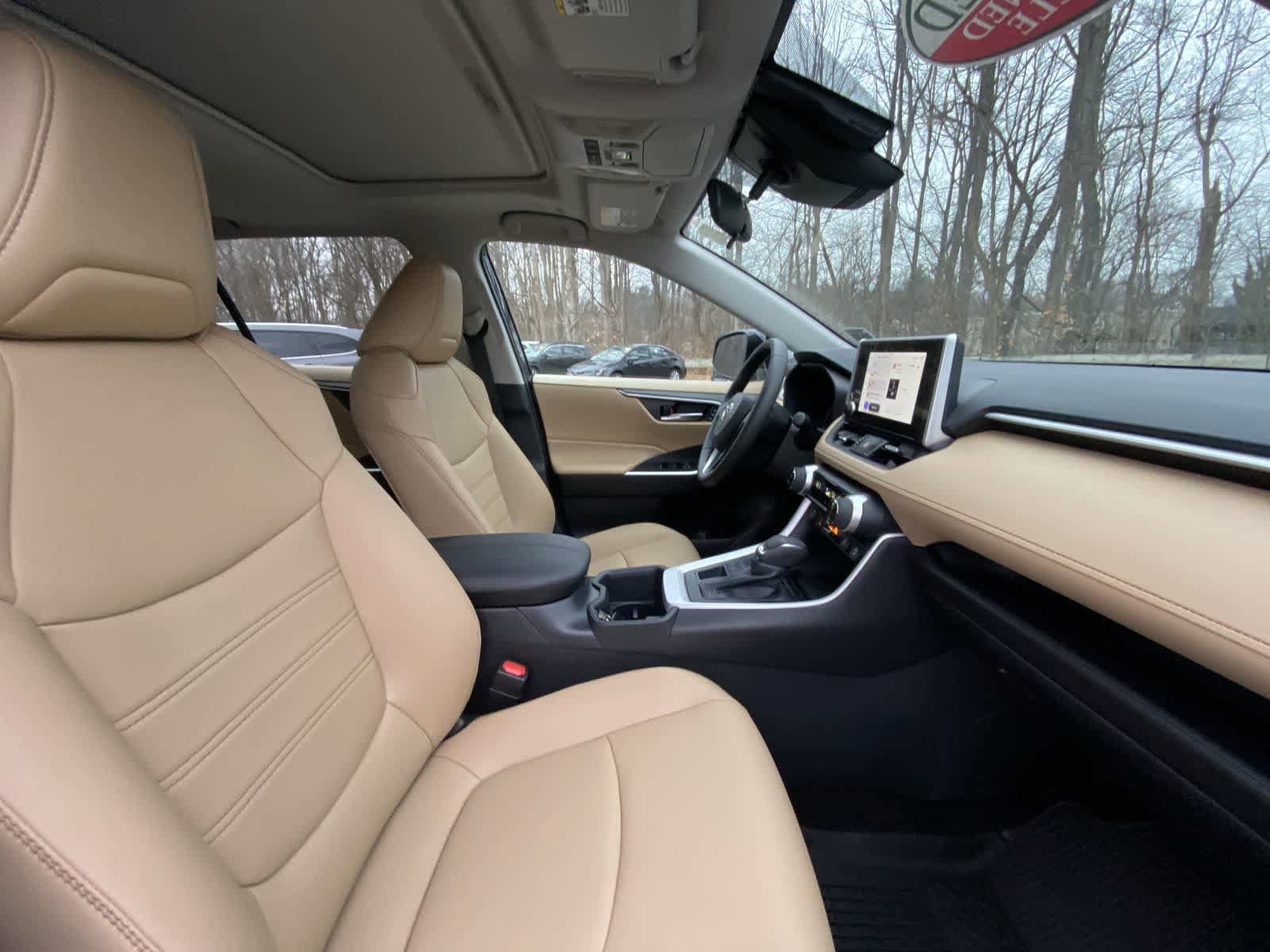 Thumbnail: 2025 Toyota RAV4 - 31