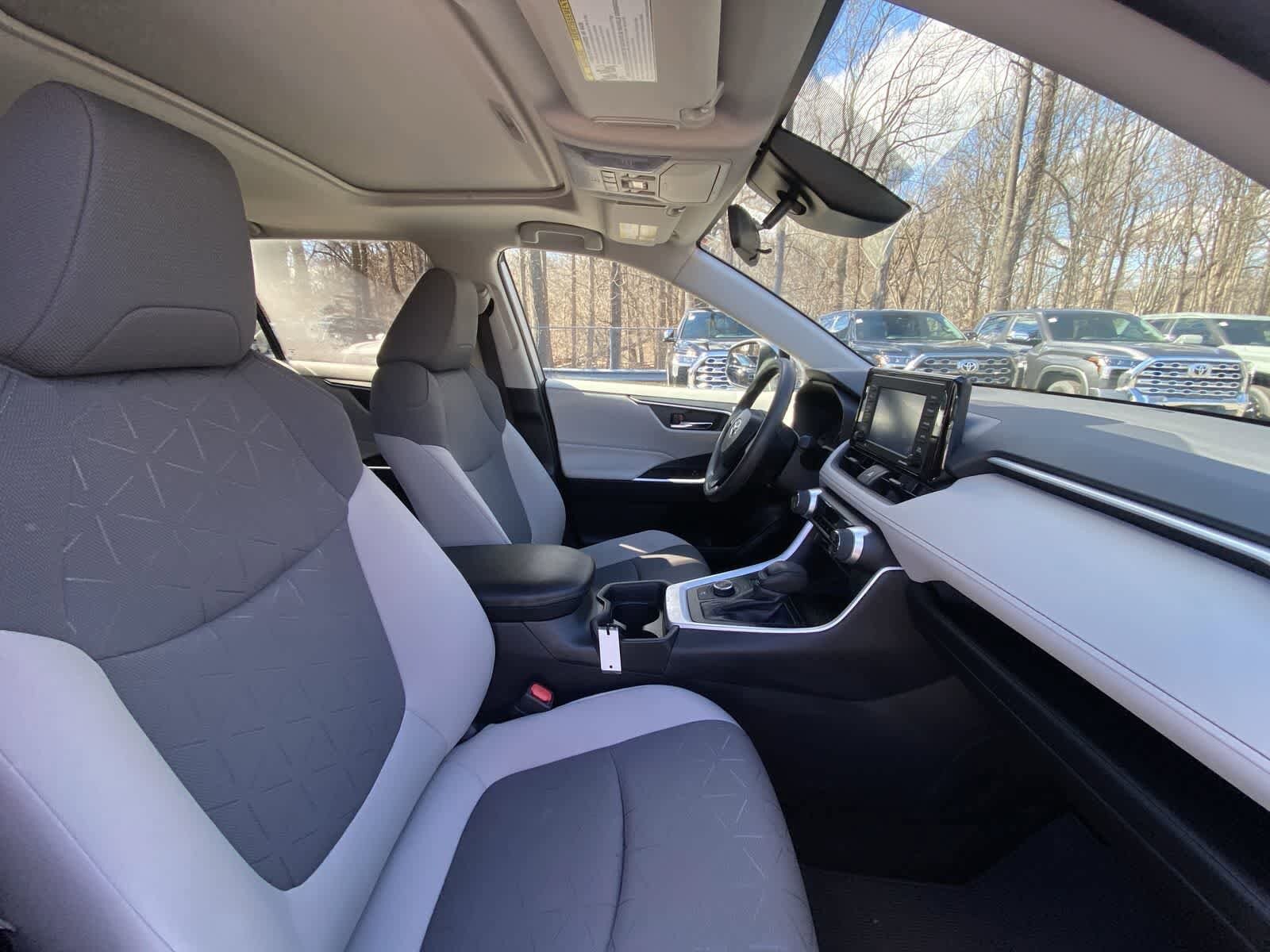 Thumbnail: 2021 Toyota RAV4 - 24