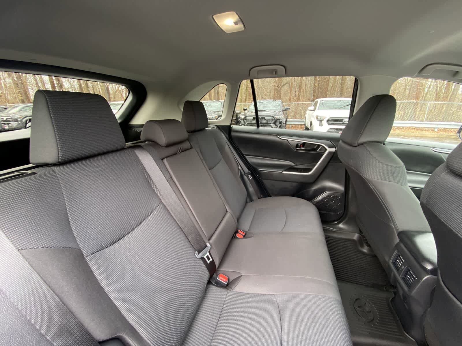 Thumbnail: 2025 Toyota RAV4 - 31