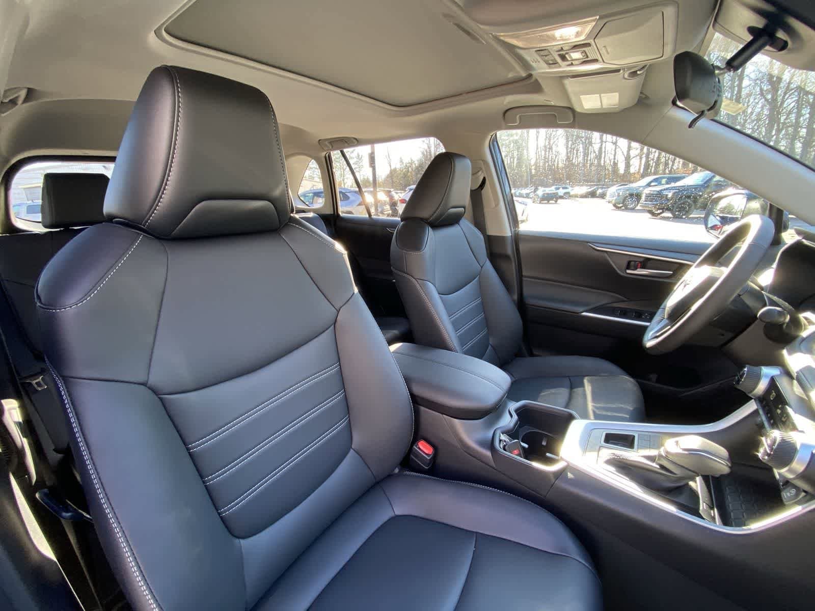 Thumbnail: 2025 Toyota RAV4 - 27