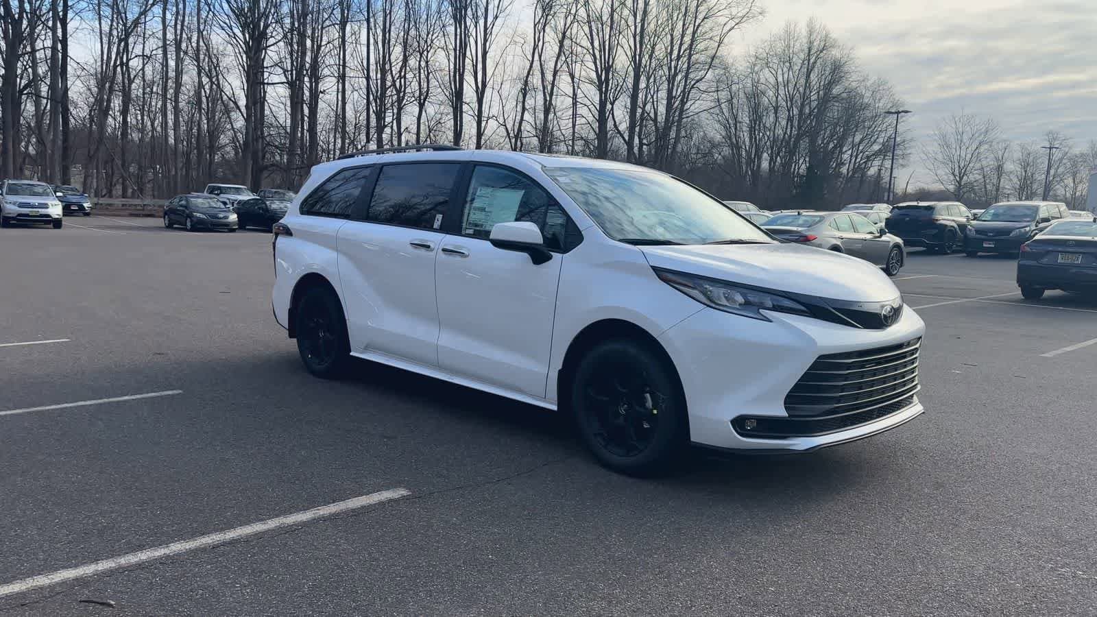 Thumbnail: 2026 Toyota Sienna - 2