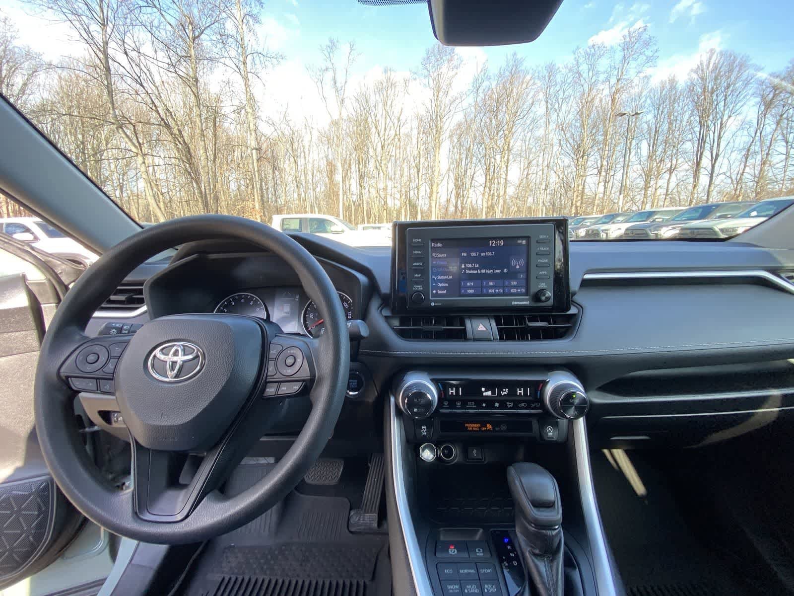 Thumbnail: 2021 Toyota RAV4 - 18