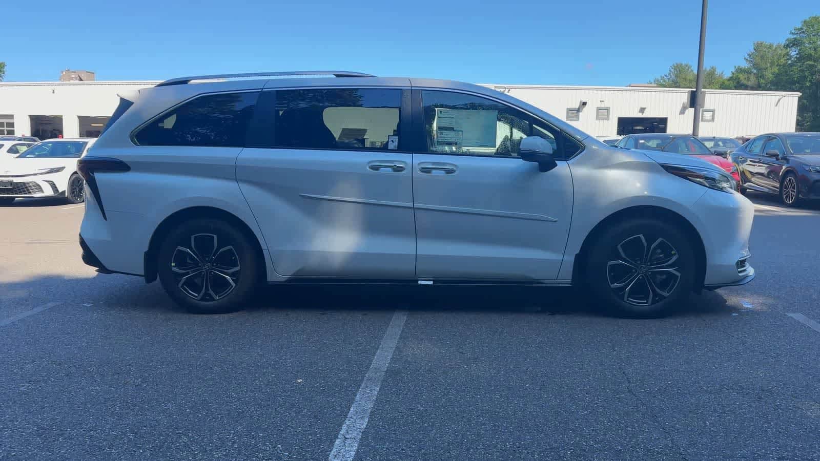 Thumbnail: 2026 Toyota Sienna - 9