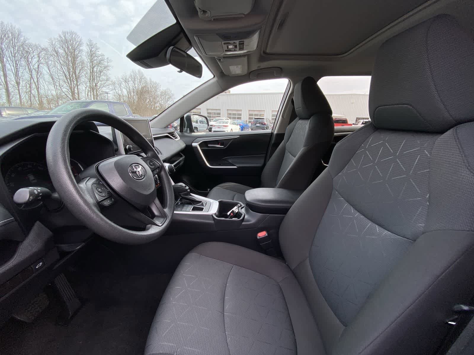 Thumbnail: 2025 Toyota RAV4 - 17