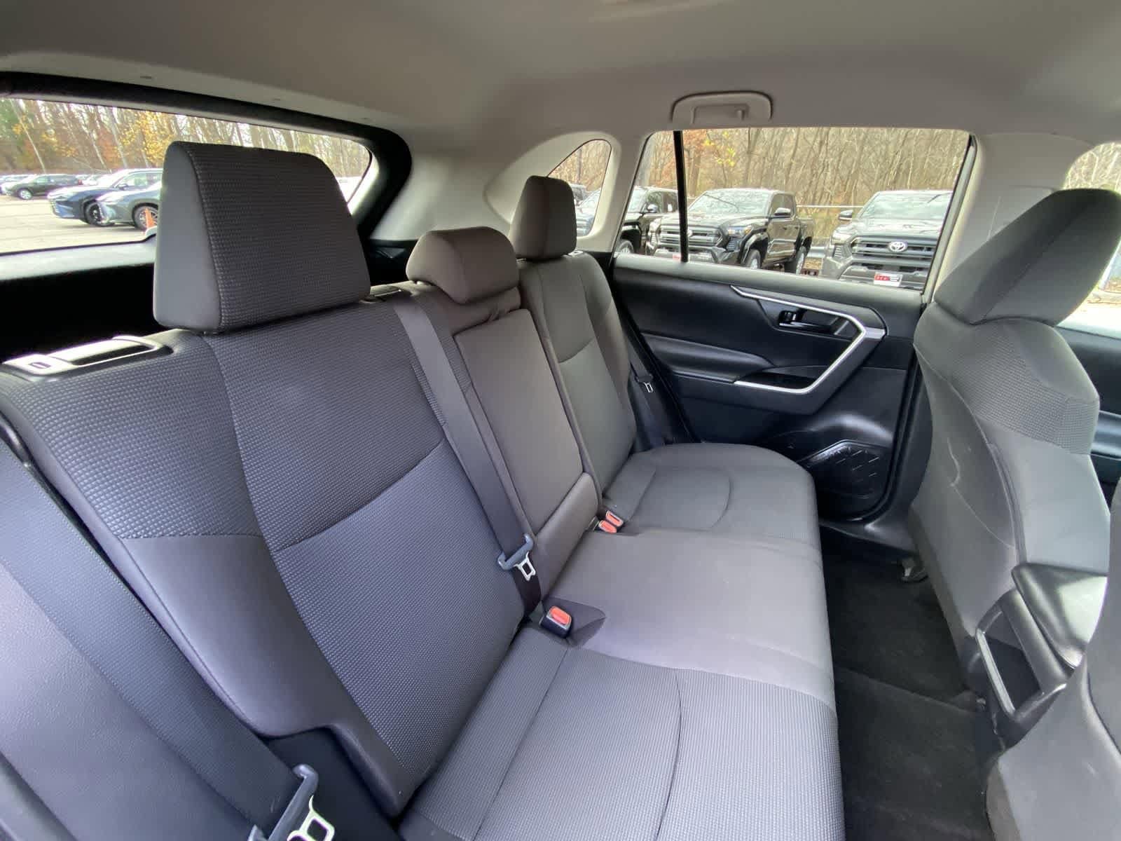 Thumbnail: 2020 Toyota RAV4 - 33