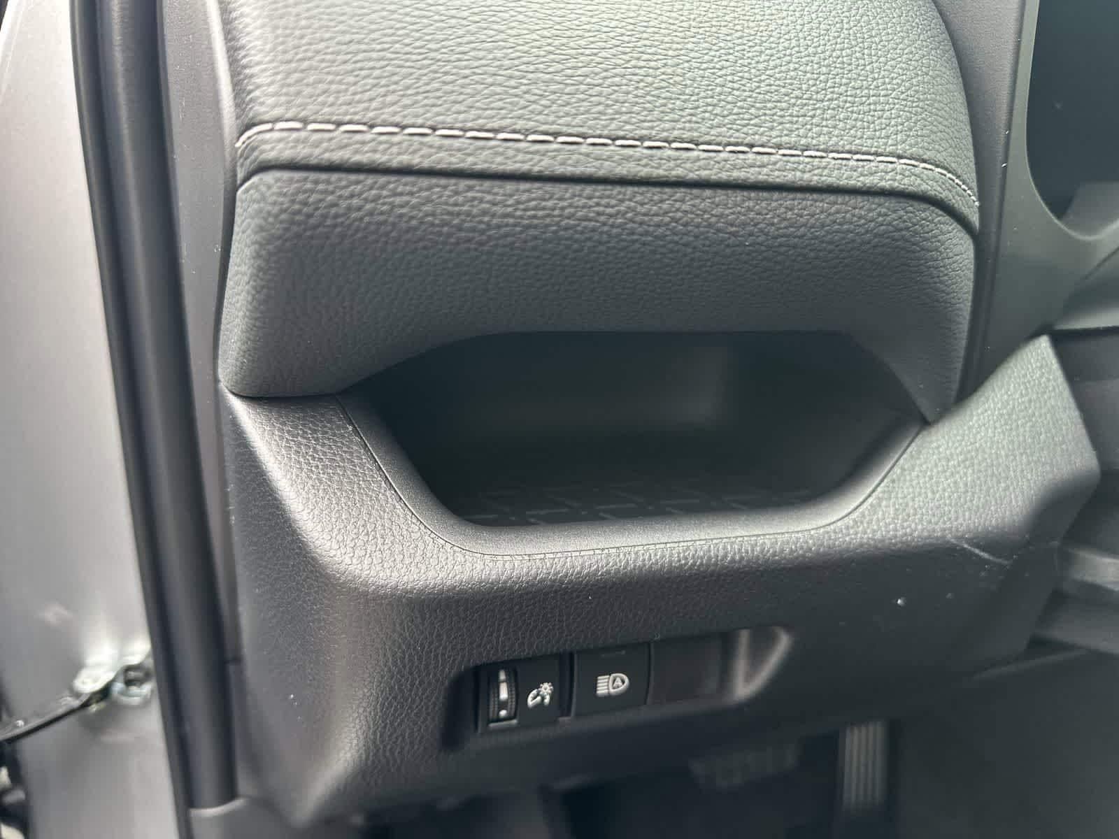 Thumbnail: 2025 Toyota RAV4 - 21