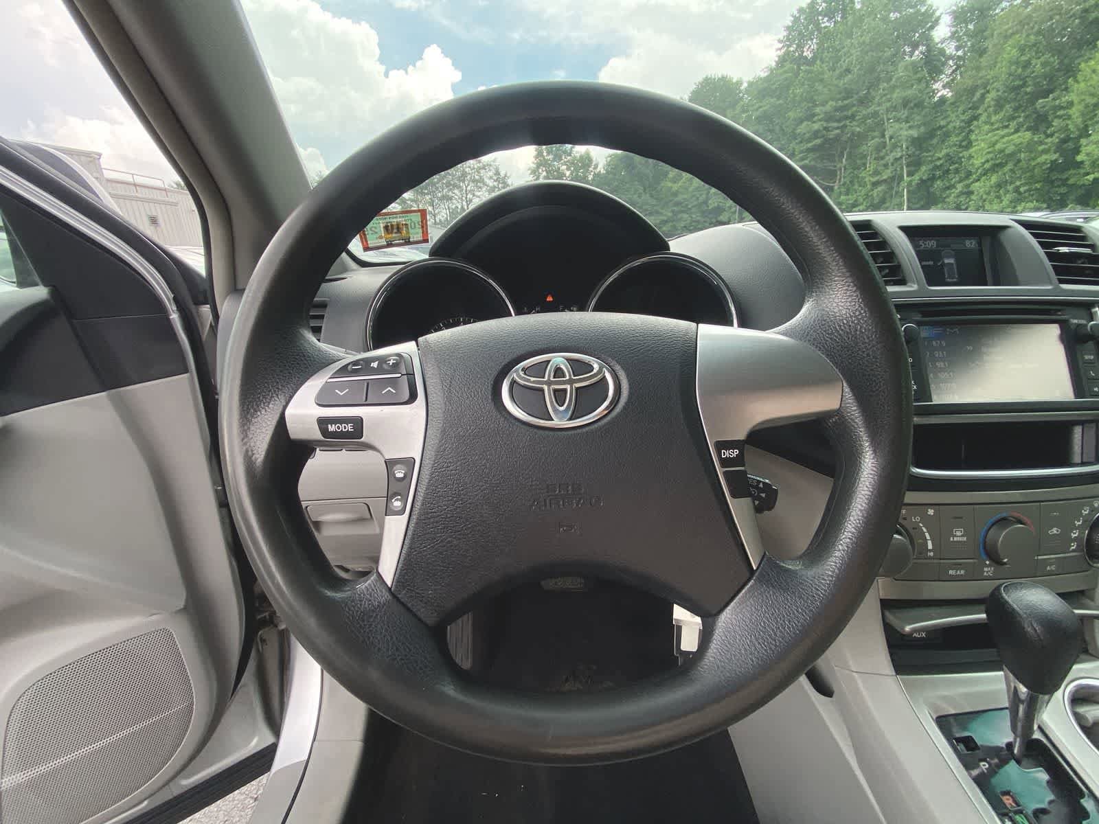Thumbnail: 2013 Toyota Highlander - 25