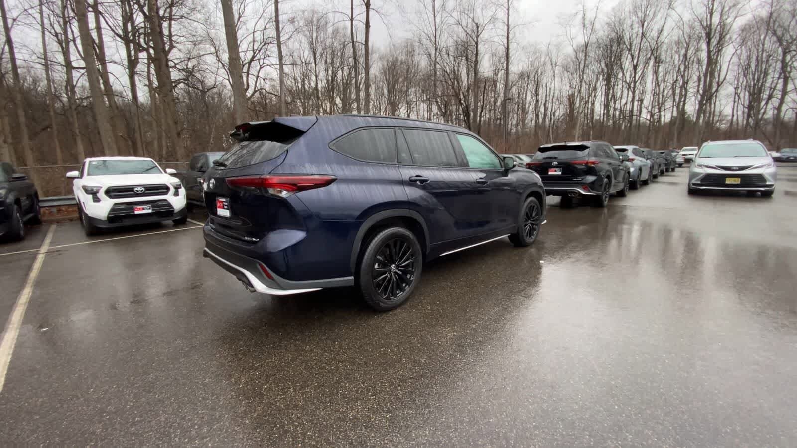 Thumbnail: 2025 Toyota Highlander - 16