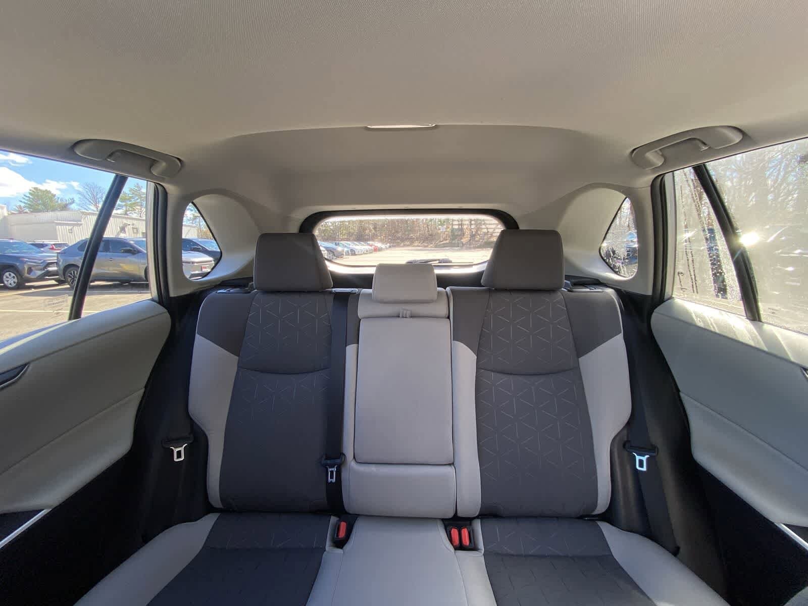 Thumbnail: 2021 Toyota RAV4 - 28