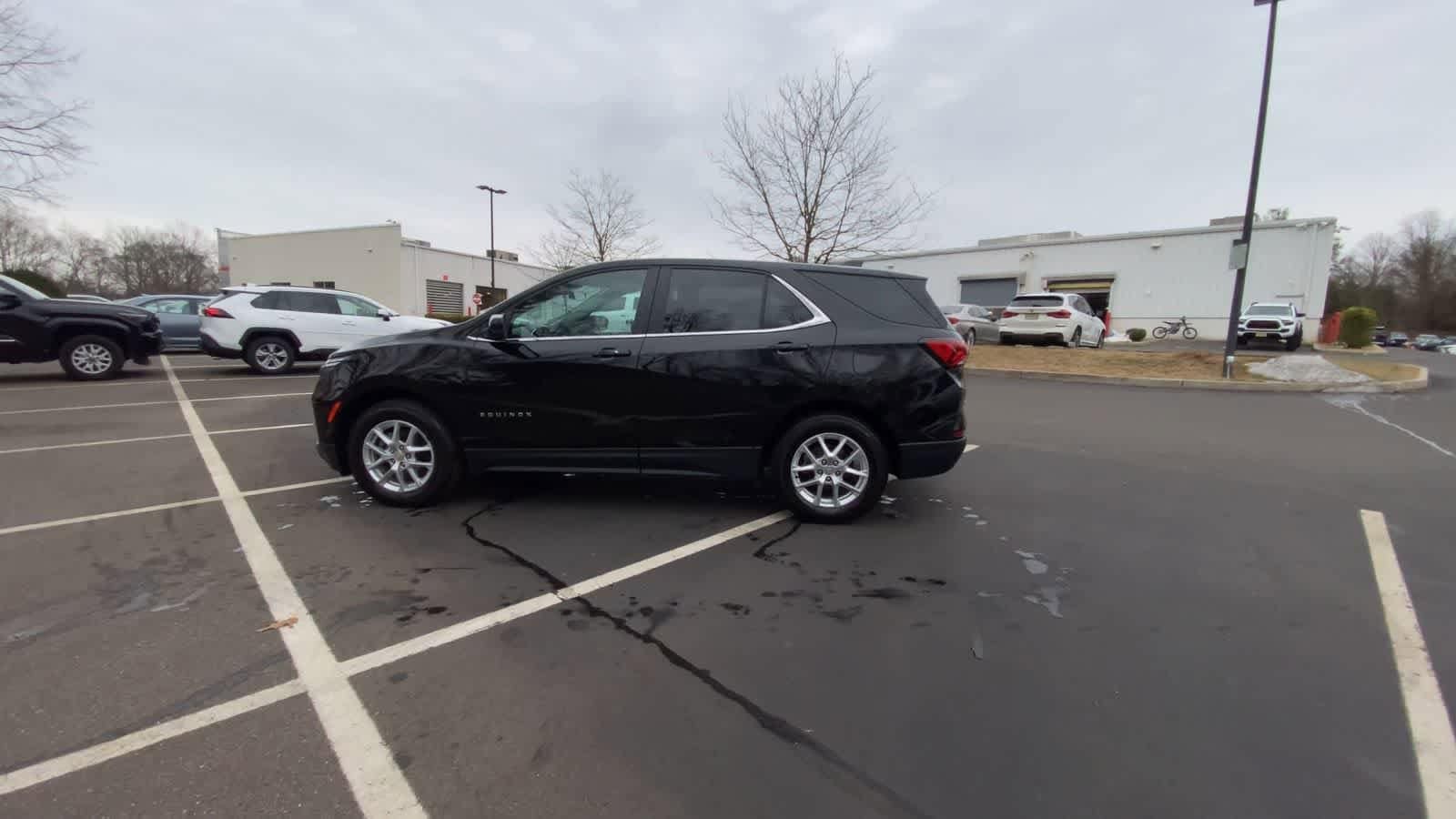 Thumbnail: 2022 Chevrolet Equinox - 10