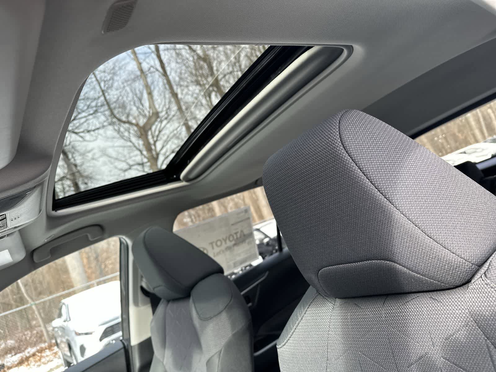 Thumbnail: 2025 Toyota RAV4 - 32