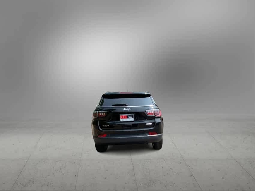 Thumbnail: 2022 Jeep Compass - 9