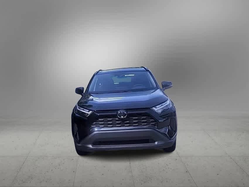 2025 Toyota RAV4 XLE 3