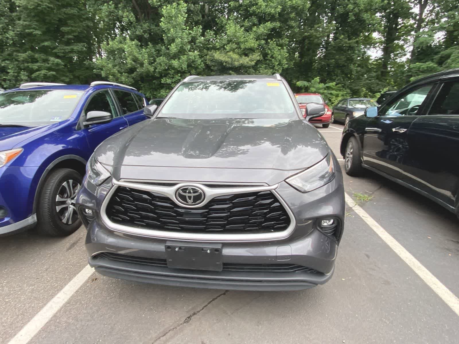 Thumbnail: 2022 Toyota Highlander - 2