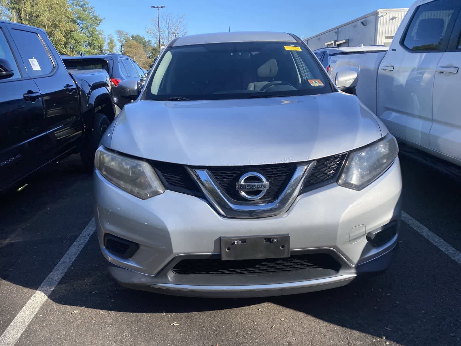 2015 Nissan Rogue S photo 2