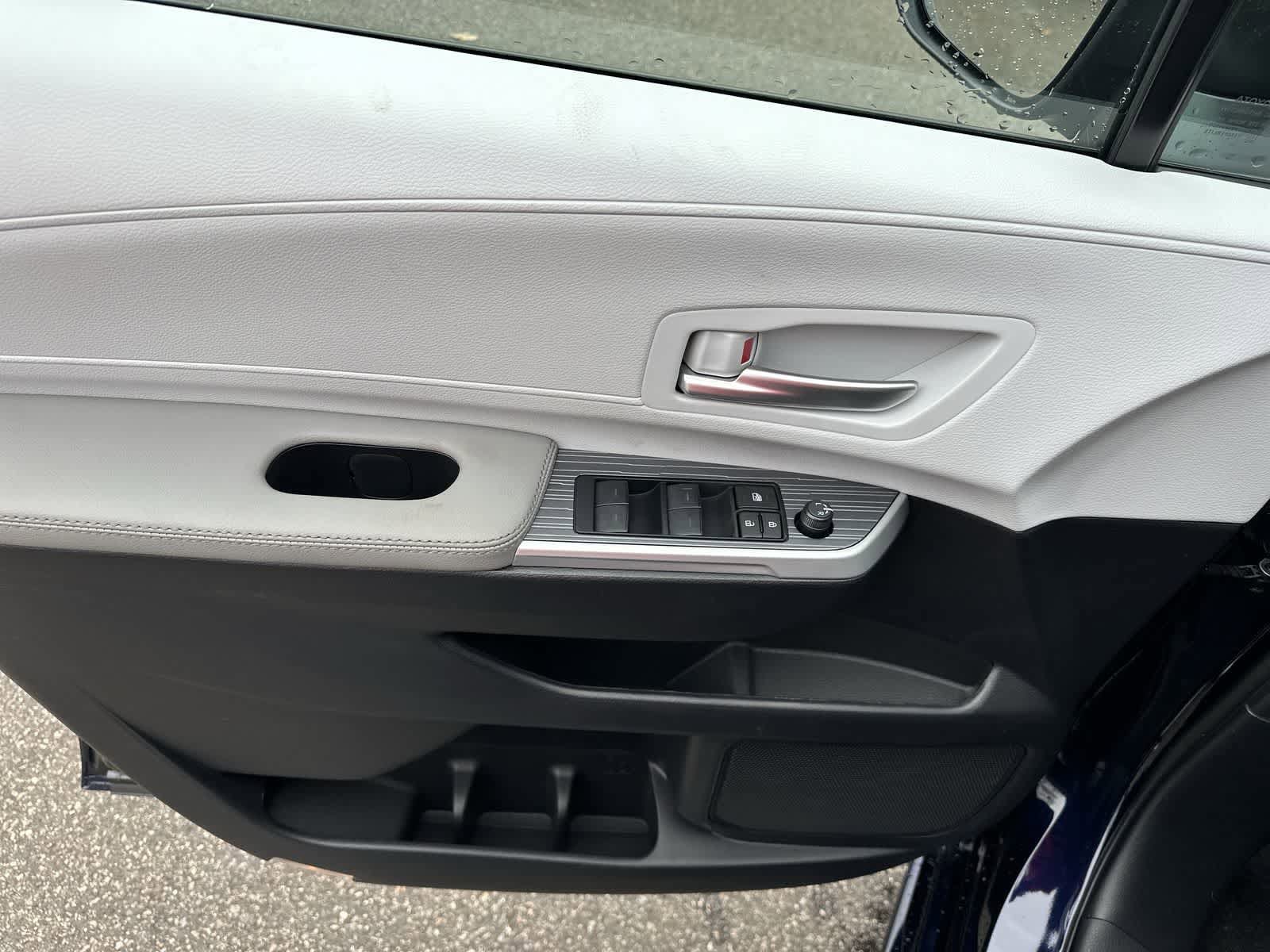 Thumbnail: 2026 Toyota Sienna - 24