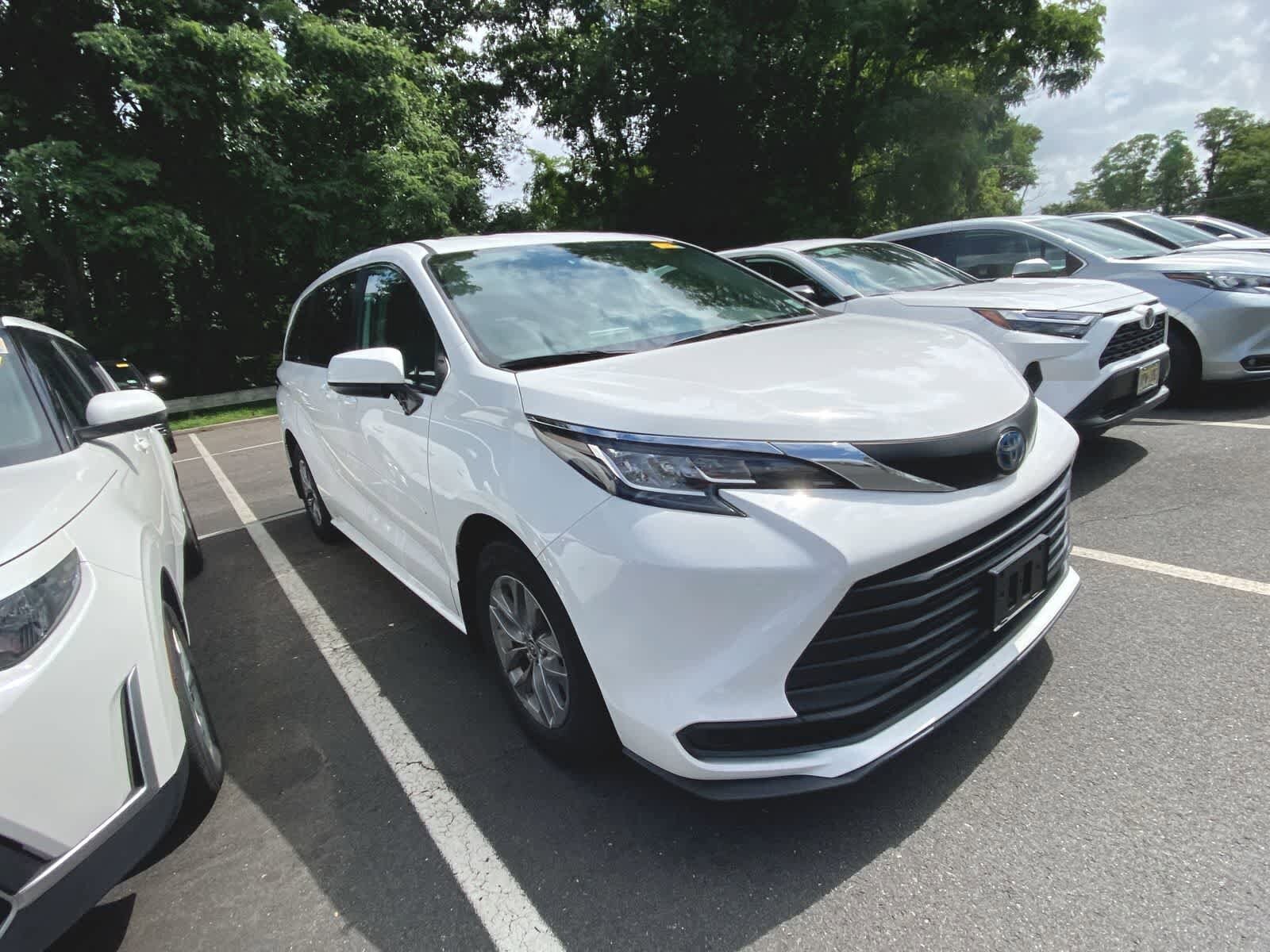 Thumbnail: 2023 Toyota Sienna - 3