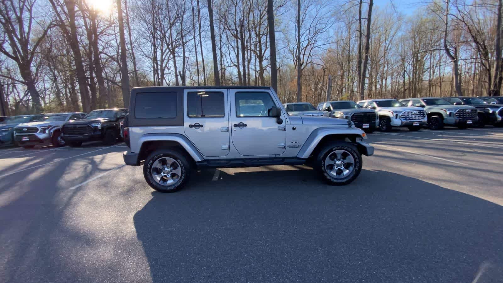 Thumbnail: 2016 Jeep Wrangler - 9