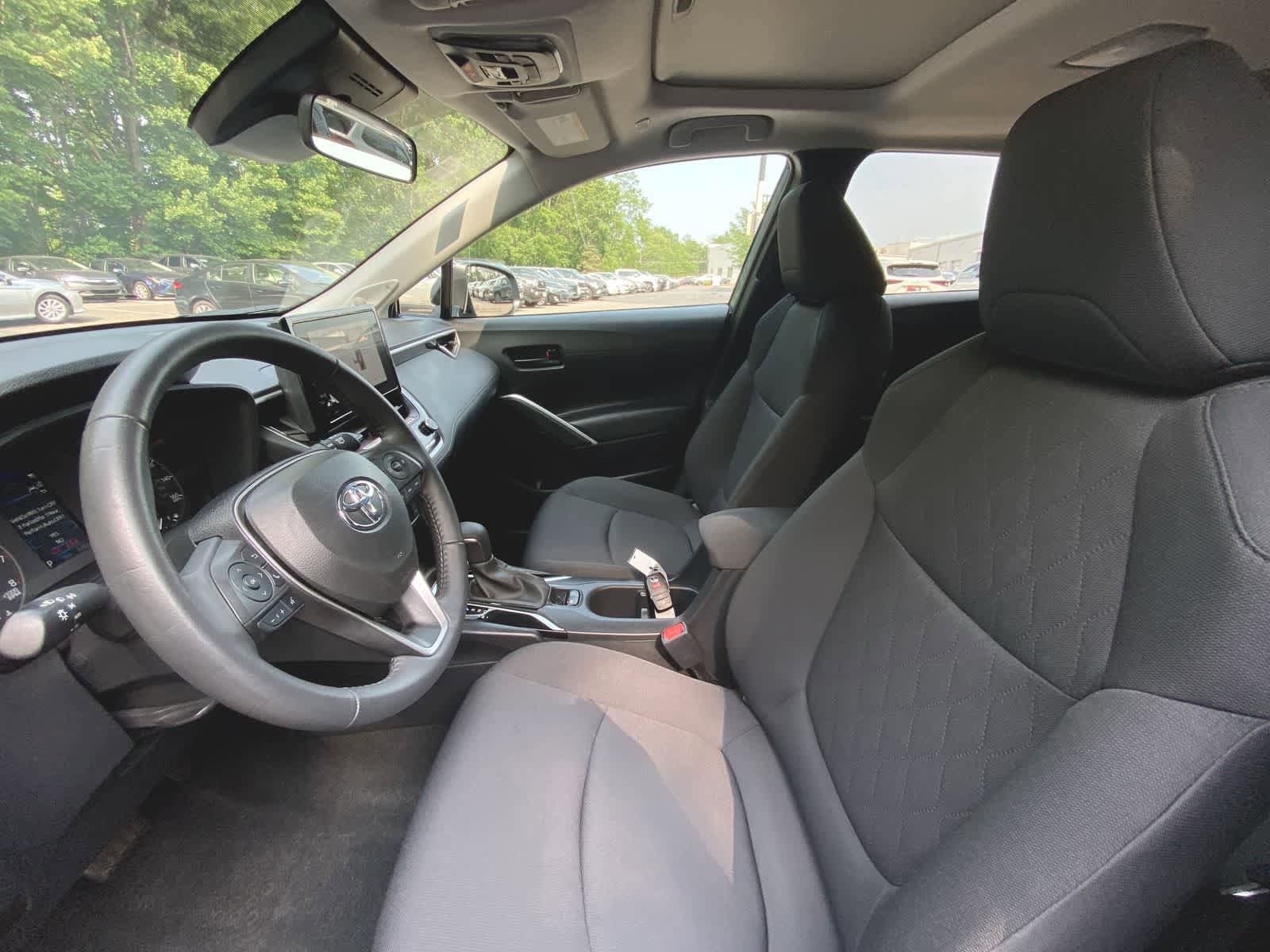 2024 Toyota Corolla Cross LE 17