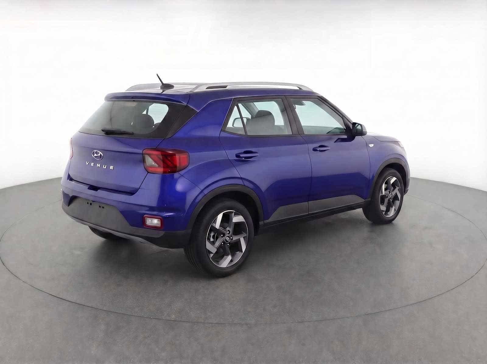 Thumbnail: 2023 Hyundai Venue - 7