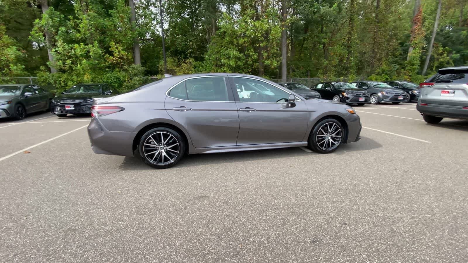 2023 Toyota Camry SE photo 3