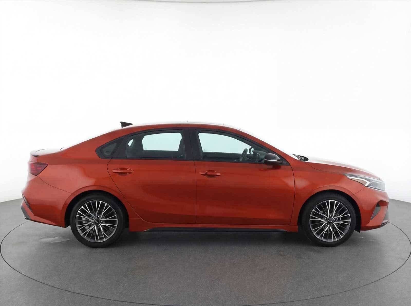 Thumbnail: 2022 Kia Forte - 8