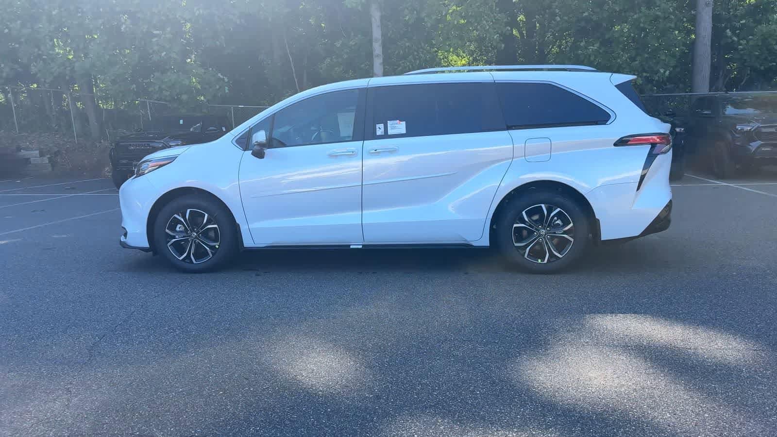 Thumbnail: 2026 Toyota Sienna - 5