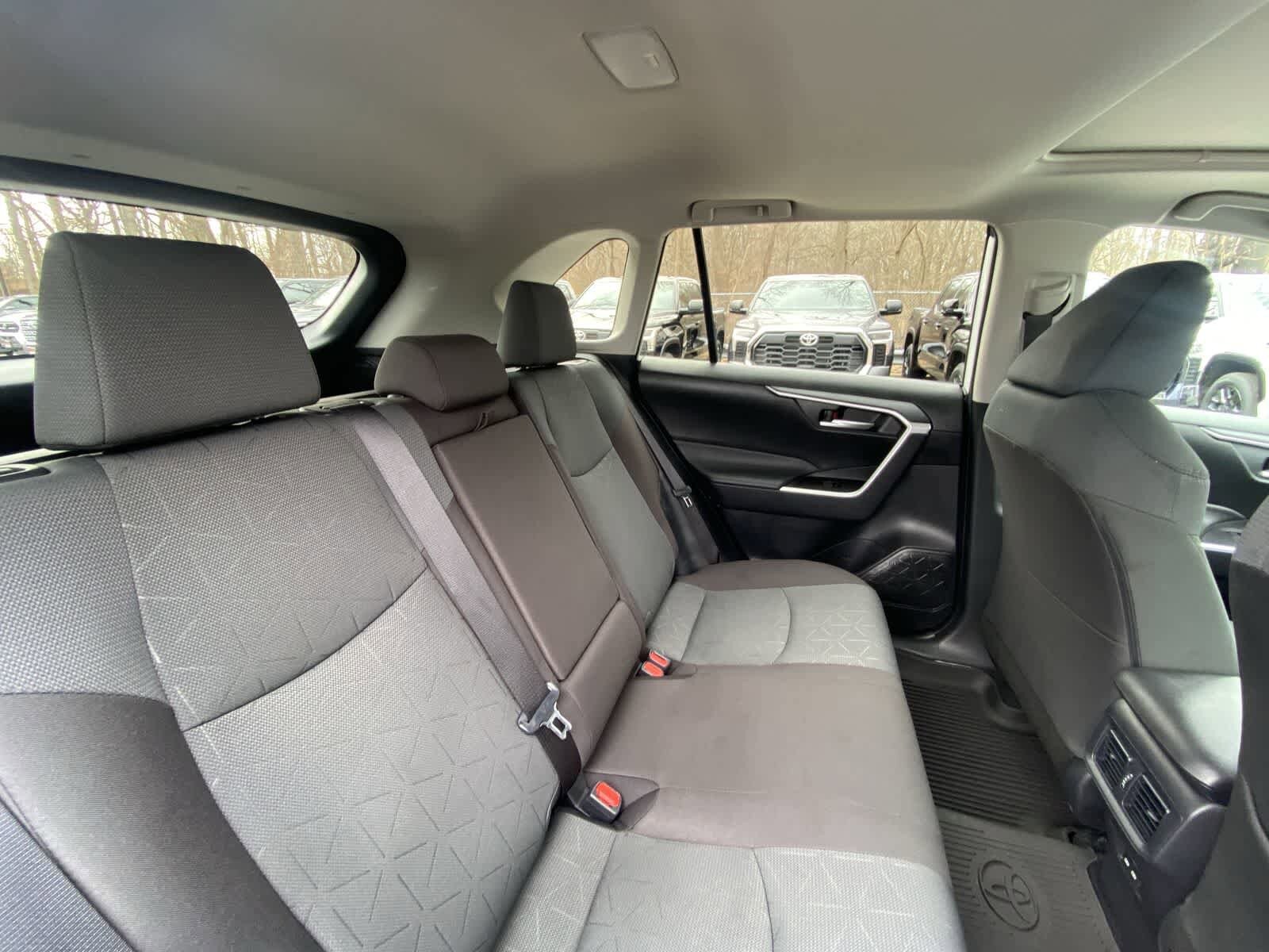 Thumbnail: 2025 Toyota RAV4 - 27