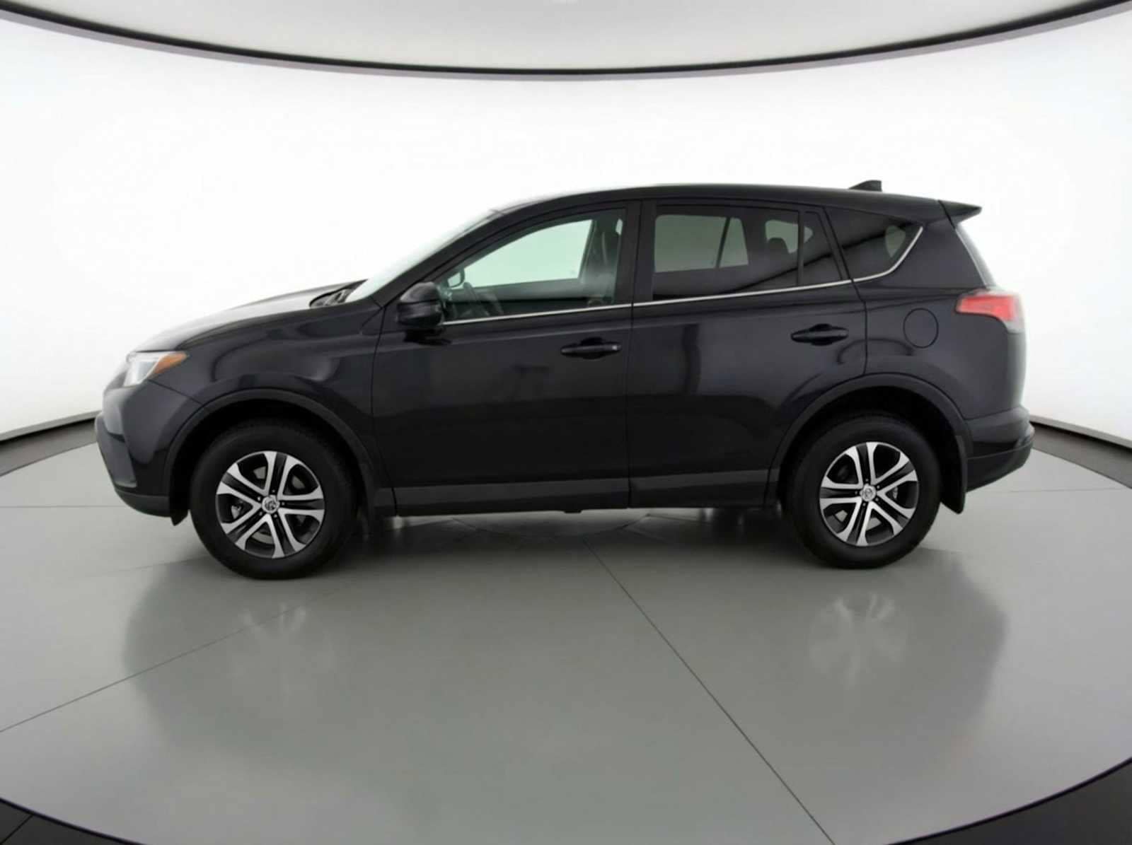 Thumbnail: 2018 Toyota RAV4 - 4