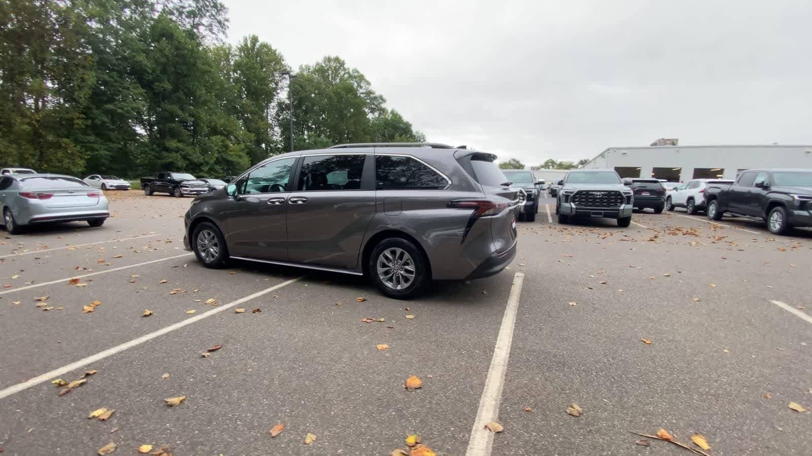 Thumbnail: 2024 Toyota Sienna - 7