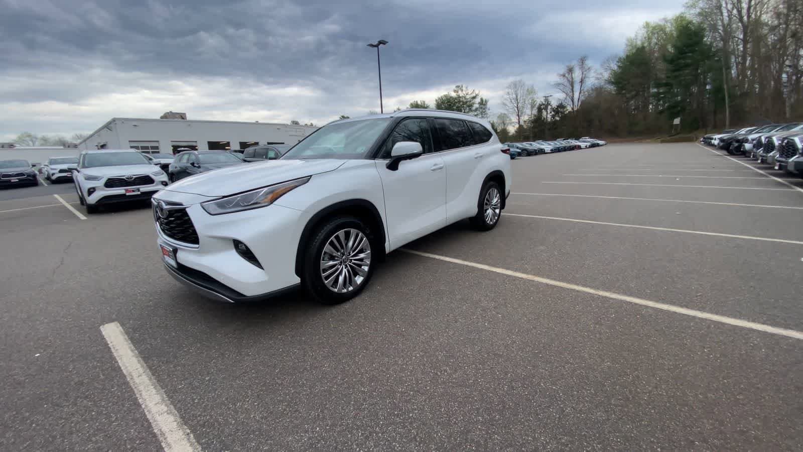 Thumbnail: 2025 Toyota Highlander - 7