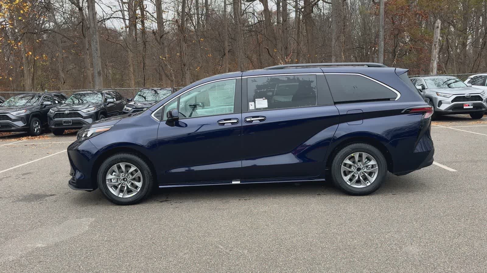 Thumbnail: 2026 Toyota Sienna - 5