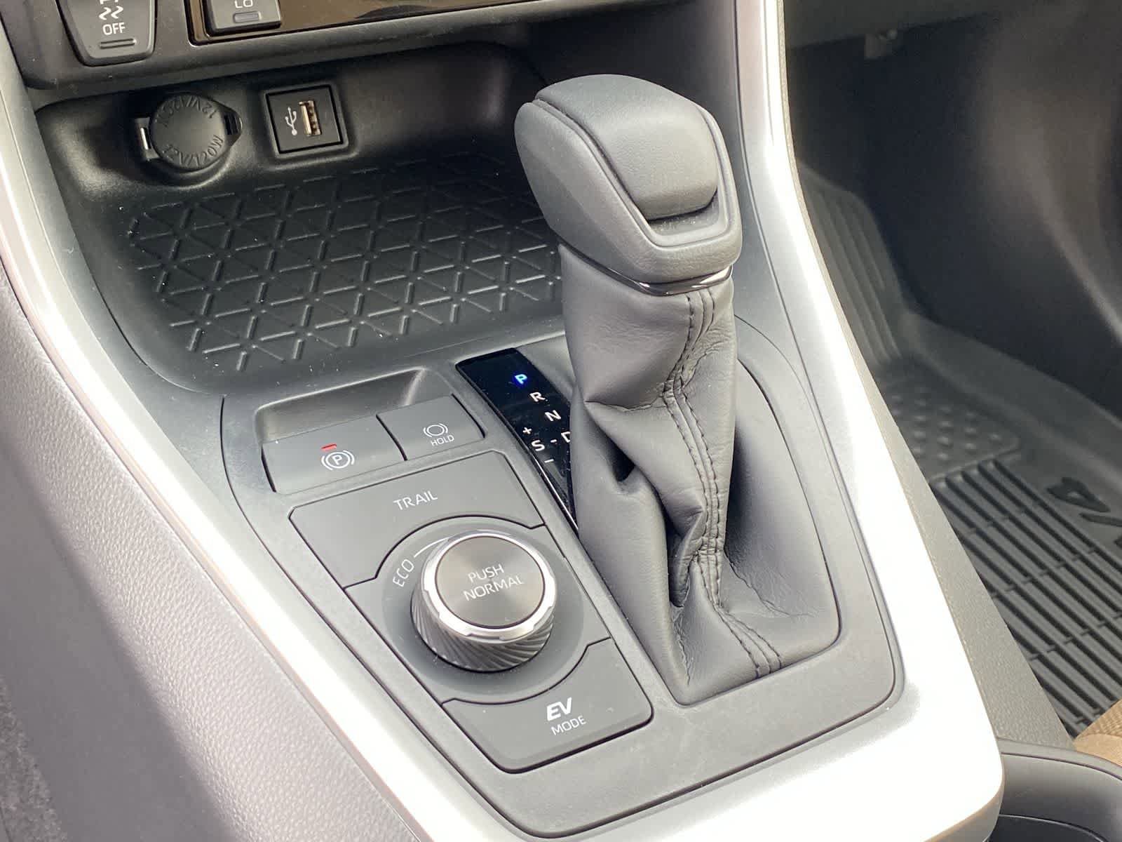 Thumbnail: 2025 Toyota RAV4 - 37