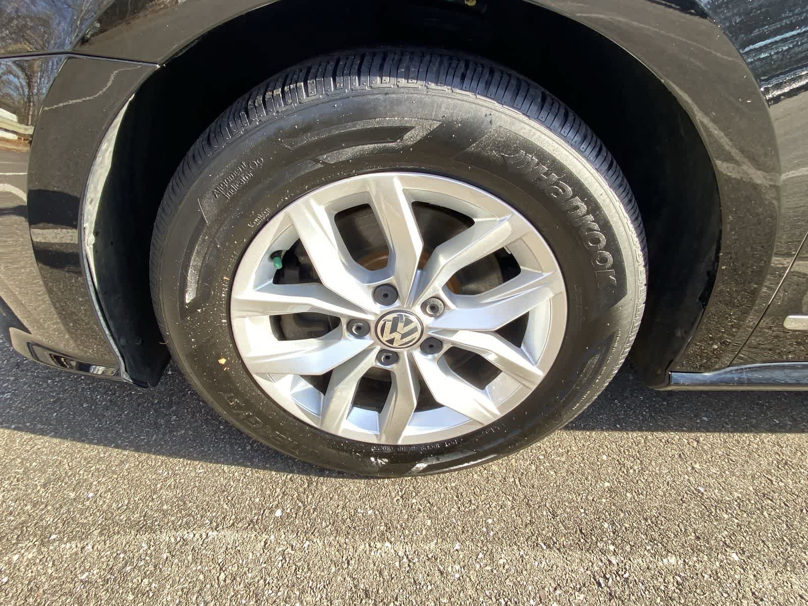 Thumbnail: 2016 Volkswagen Passat - 18